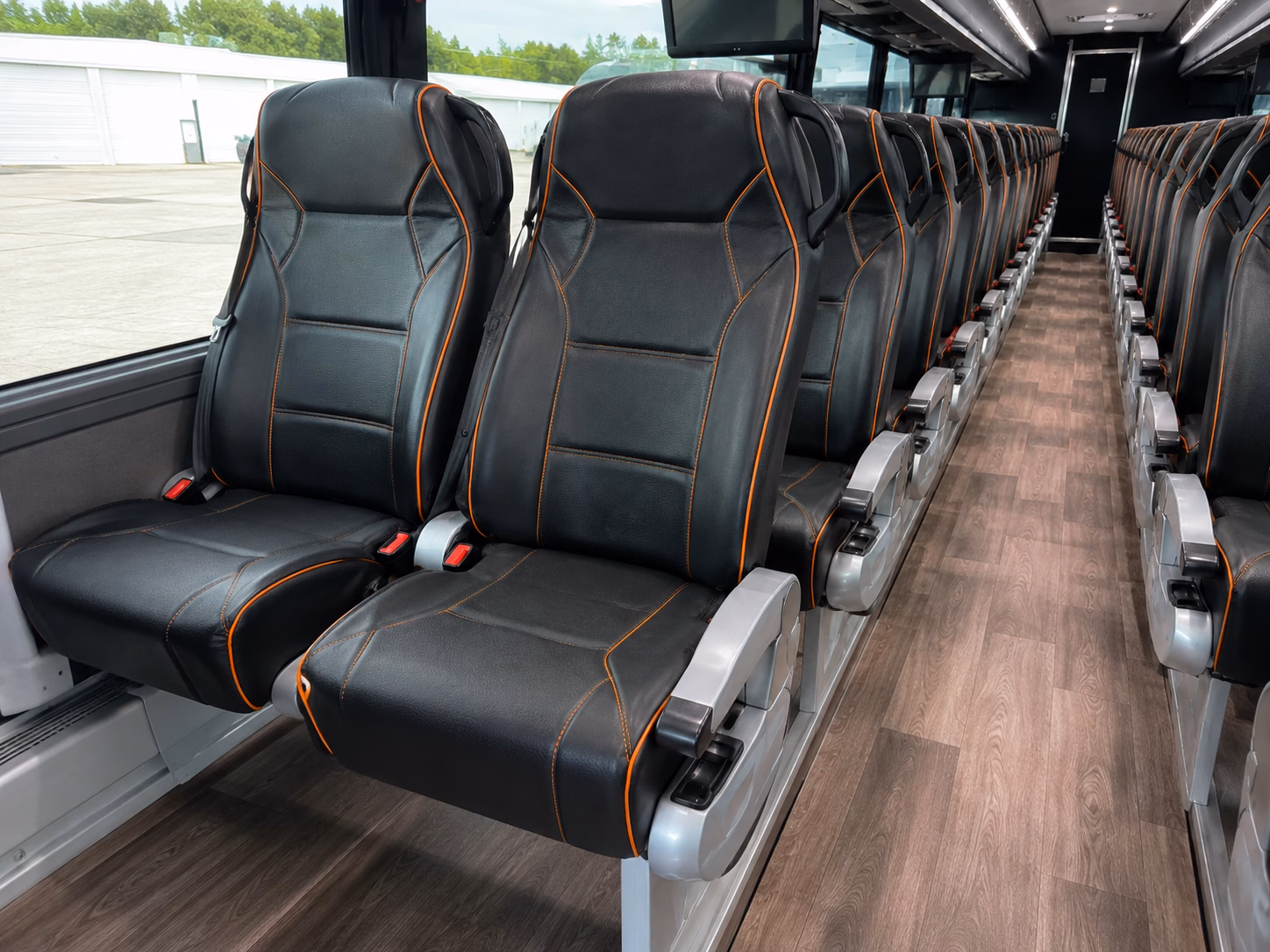 woodinville wine country bus rentals from bellevue 130 tasting rooms one easy ride